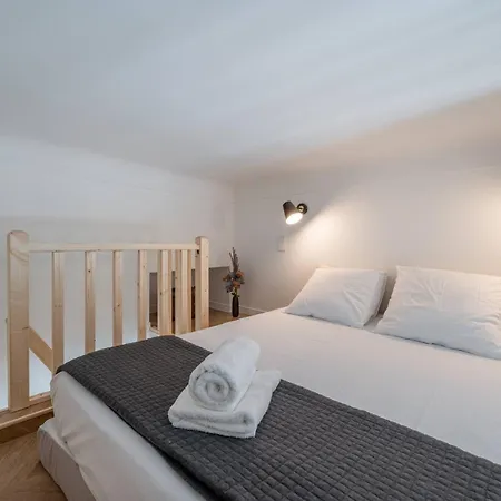 Magnifique - 2 - Coeur De Avec Balcon * Νίκαια