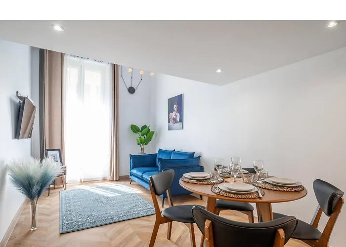 Magnifique - 2 - Coeur De Avec Balcon アパート