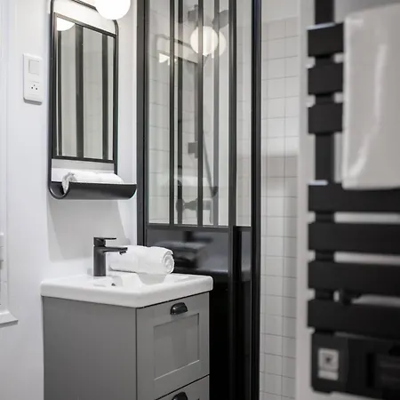 Magnifique - 2 - Coeur De Avec Balcon * 尼斯