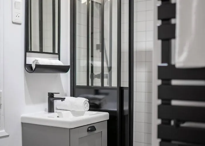 Magnifique - 2 - Coeur De Avec Balcon * 尼斯